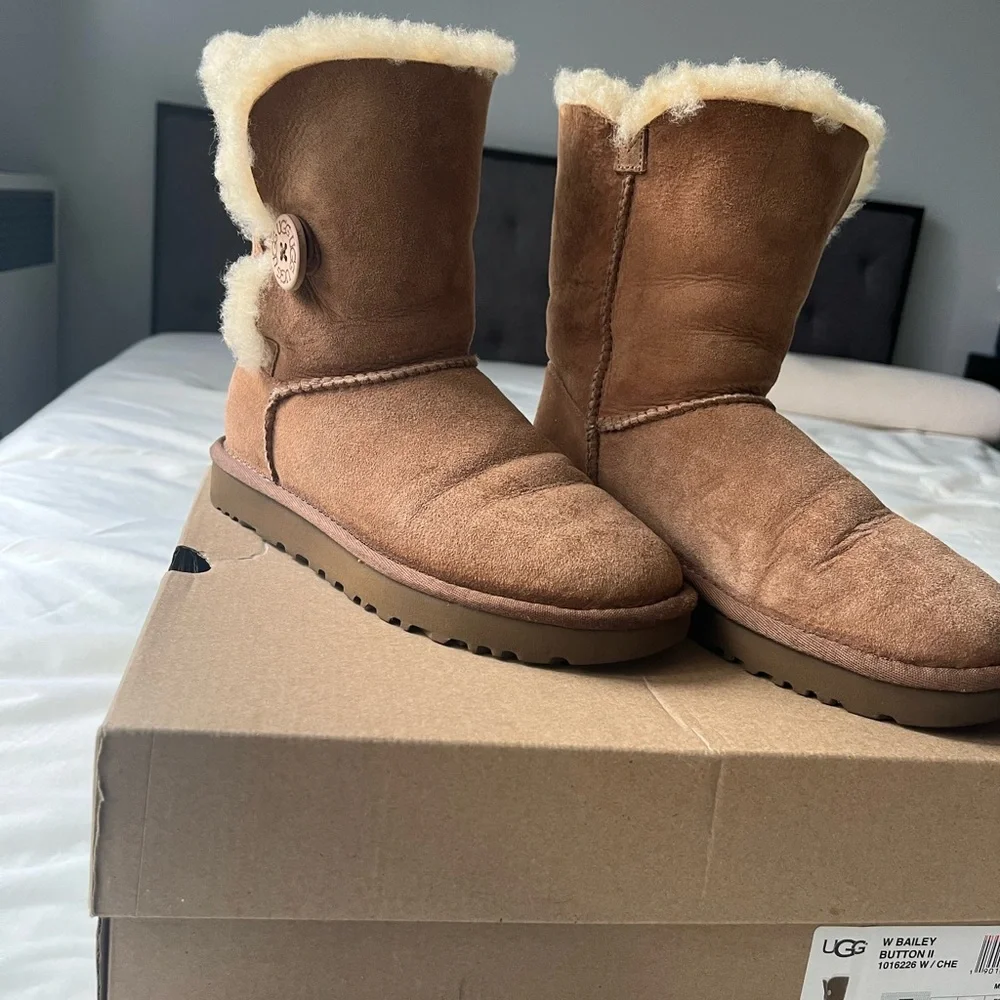 UGG CHESTNUT BAILEY BUTTON II - Picture 4 of 6